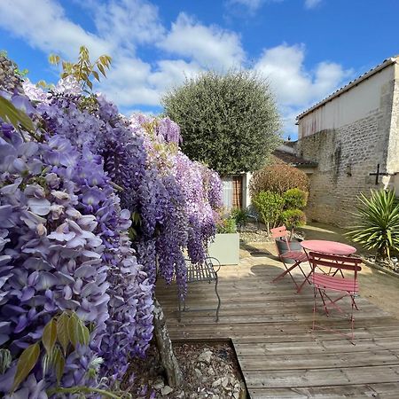 Logis Hotel Le Central Coulon Buitenkant foto