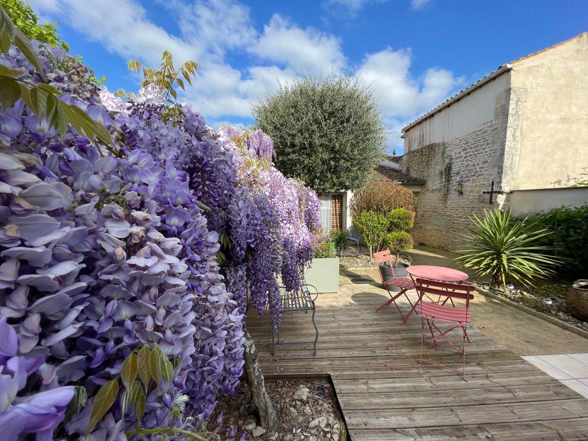 Logis Hotel Le Central Coulon Buitenkant foto