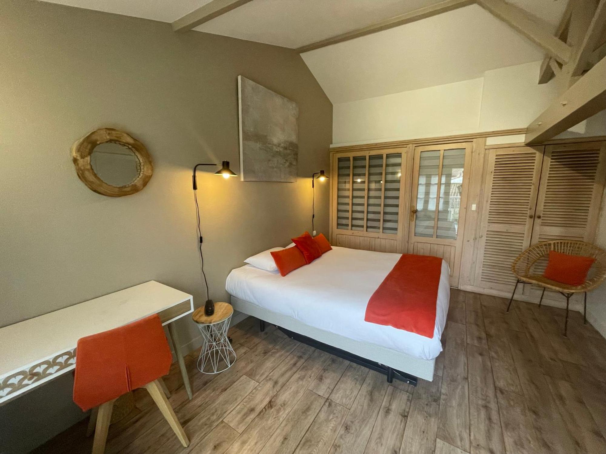 Logis Hotel Le Central Coulon Buitenkant foto