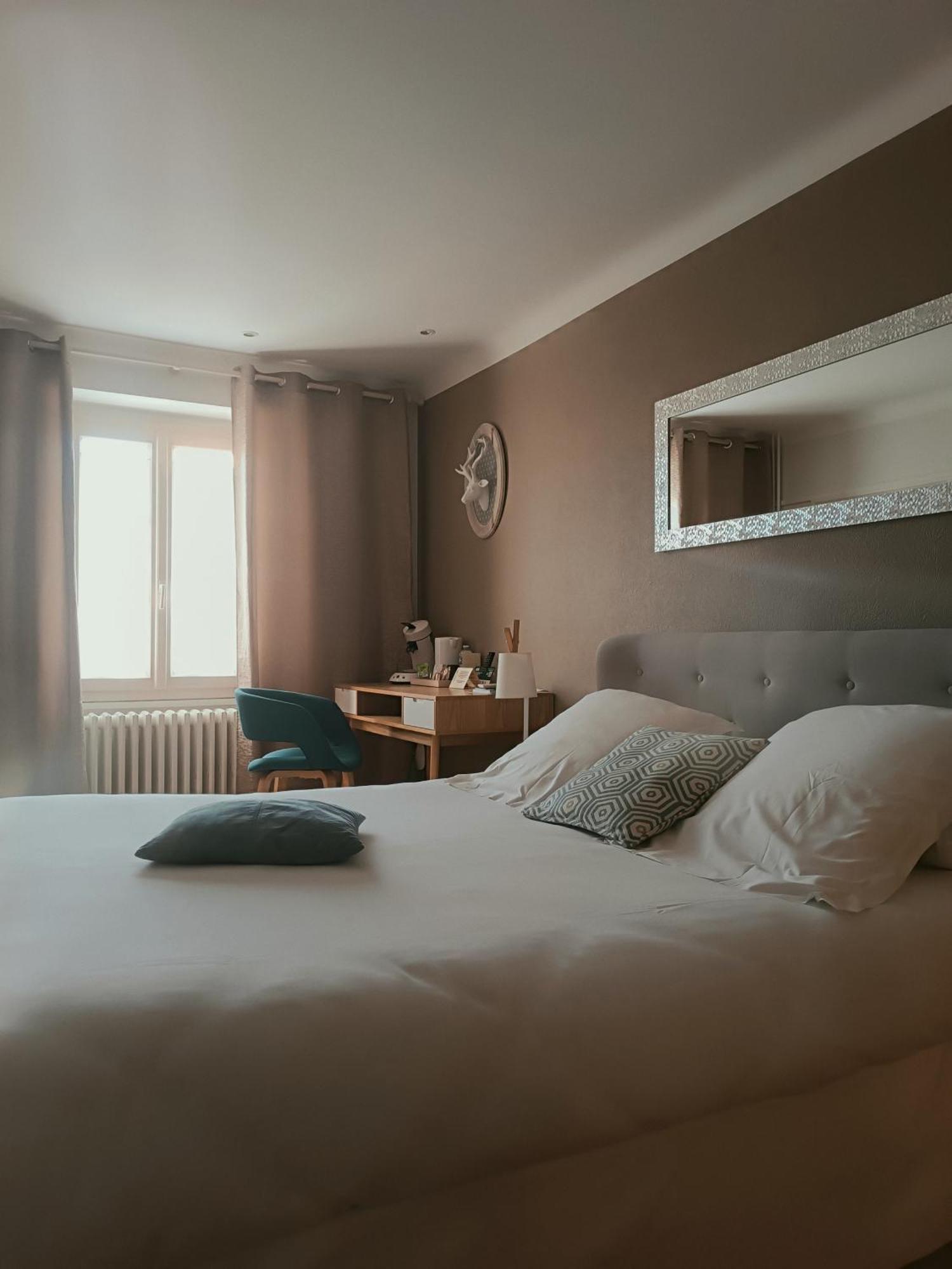Logis Hotel Le Central Coulon Buitenkant foto