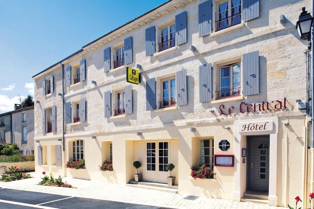 Logis Hotel Le Central Coulon Buitenkant foto